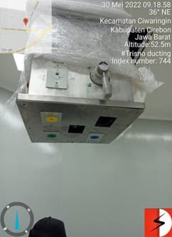 Proses pemasangan outlet gas medis di unit ceiling kolom pendant 30-05-2022