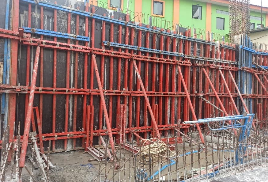 Bekesting Dinding Beton