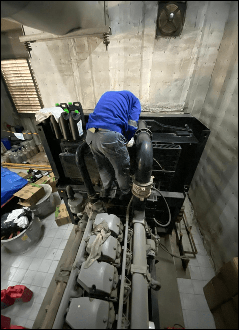 Proses pembersihan engine genset 24 agustus 2025