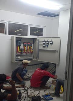 LT.BS Pemasangan panel radiologi di ruang UPS 01/09/2022.