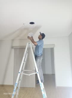 LT.2 Pemasangan lampu LED Panel 24 watt di ruang GYM 23/08/2022.