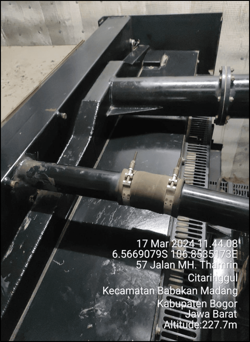 Proses clining area atas radiator unit genset 17 maret 2024.
