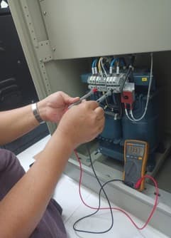 Pengecekan tahanan insolation pada kabel Incoming dan Outgoing 29/03/23
