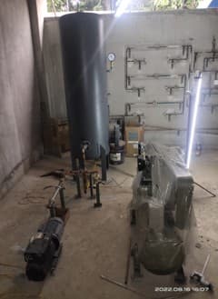 BS. Instalasi mesin vacum di ruang gas medis 16/08/2022.